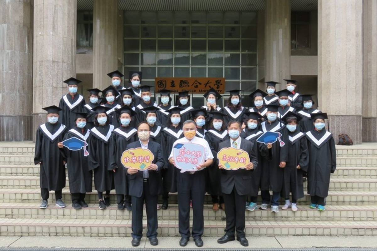 聯合大學「樂齡12班」學員結業合影（圖源：聯合大學）
