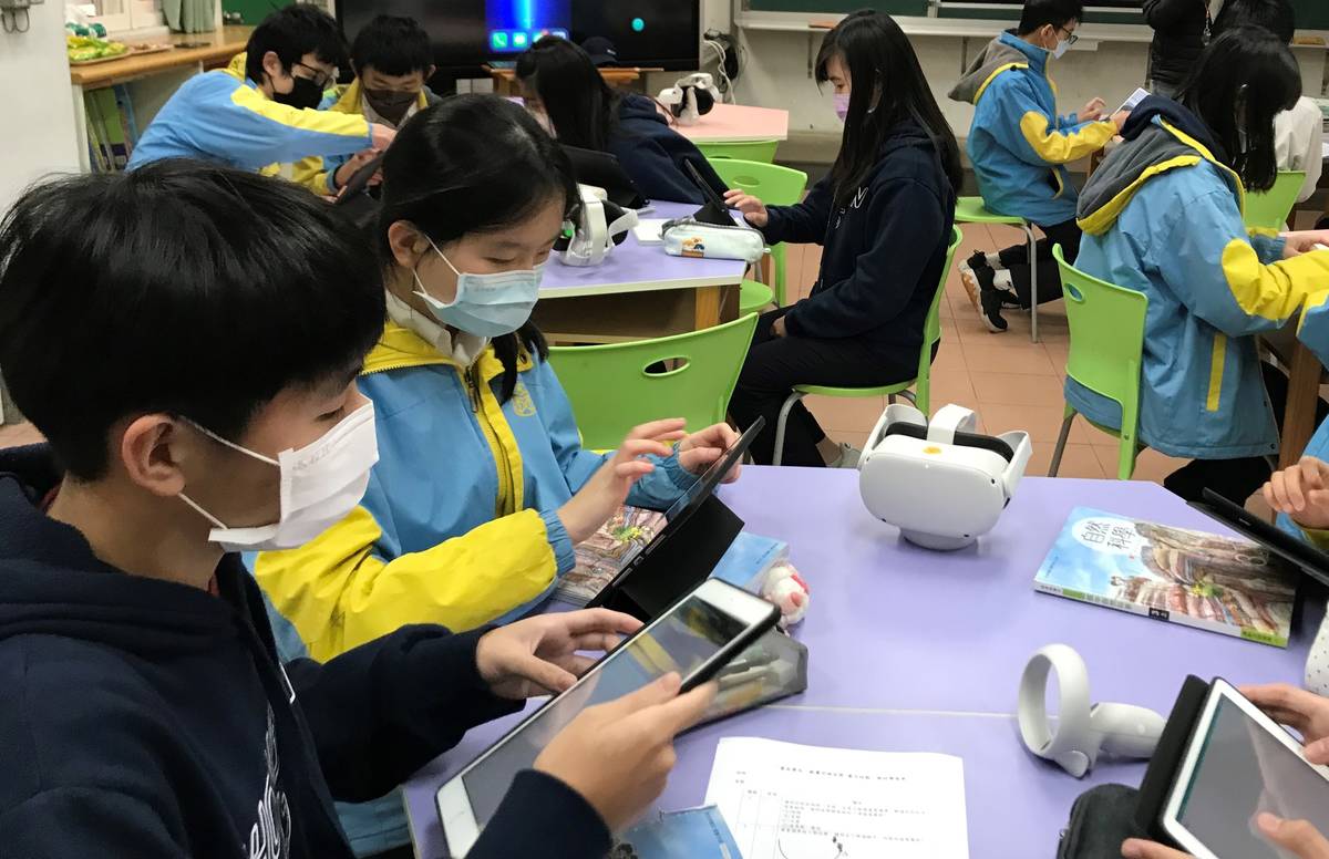 點數累積後可至積點趣商城兌換學習用品及便利商店點數
