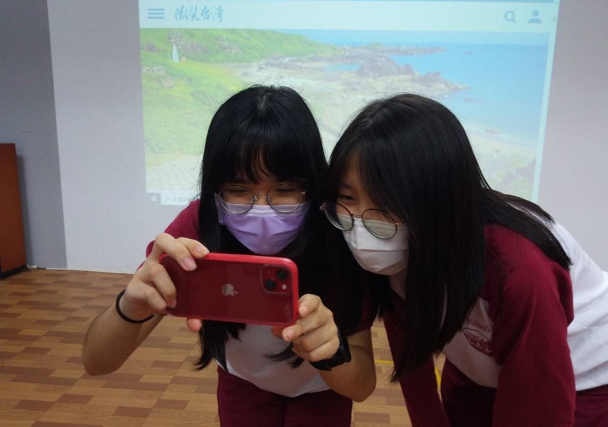 學生透過MR系統學習