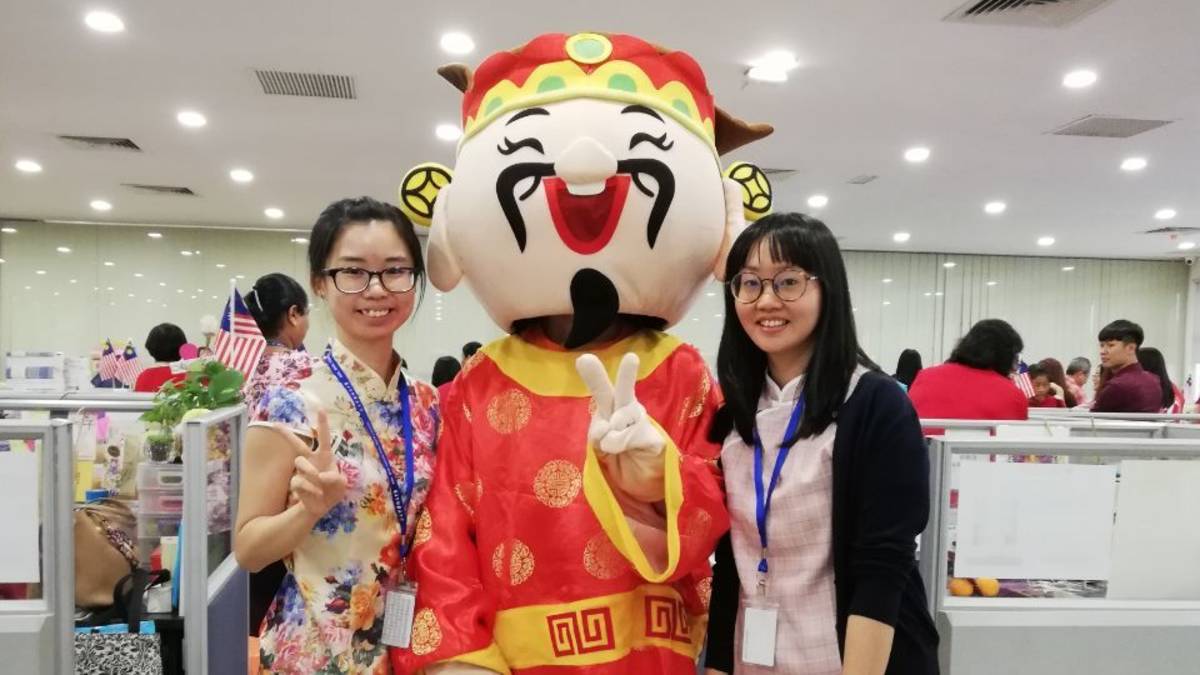 溫筑婷老師(右)
