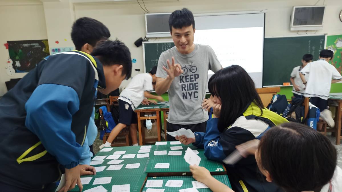 109學年度性教育前後測成效評價優良學校嘉義縣朴子國中_運用愛情卡進行性教育融入綜合活動課程自我覺察