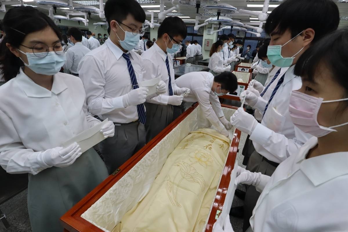 學生感謝大體老師