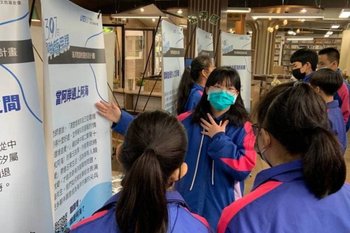 擔任導覽員的楊舒涵同學深刻體認到保護海洋的重要性