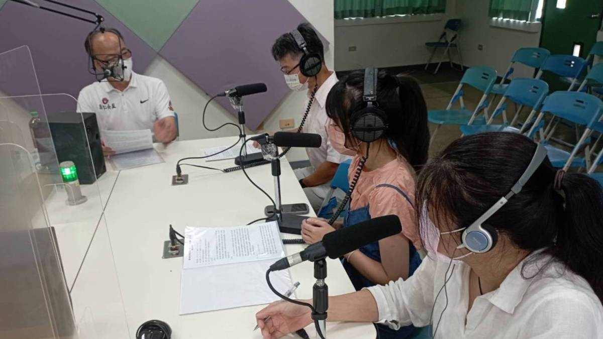 1110715-2洪慶在校長訪問~紀安國小 黃孟儒 主任、青山國小 謝易老師、台南市教育局 黃惠文 老師-2.jpg