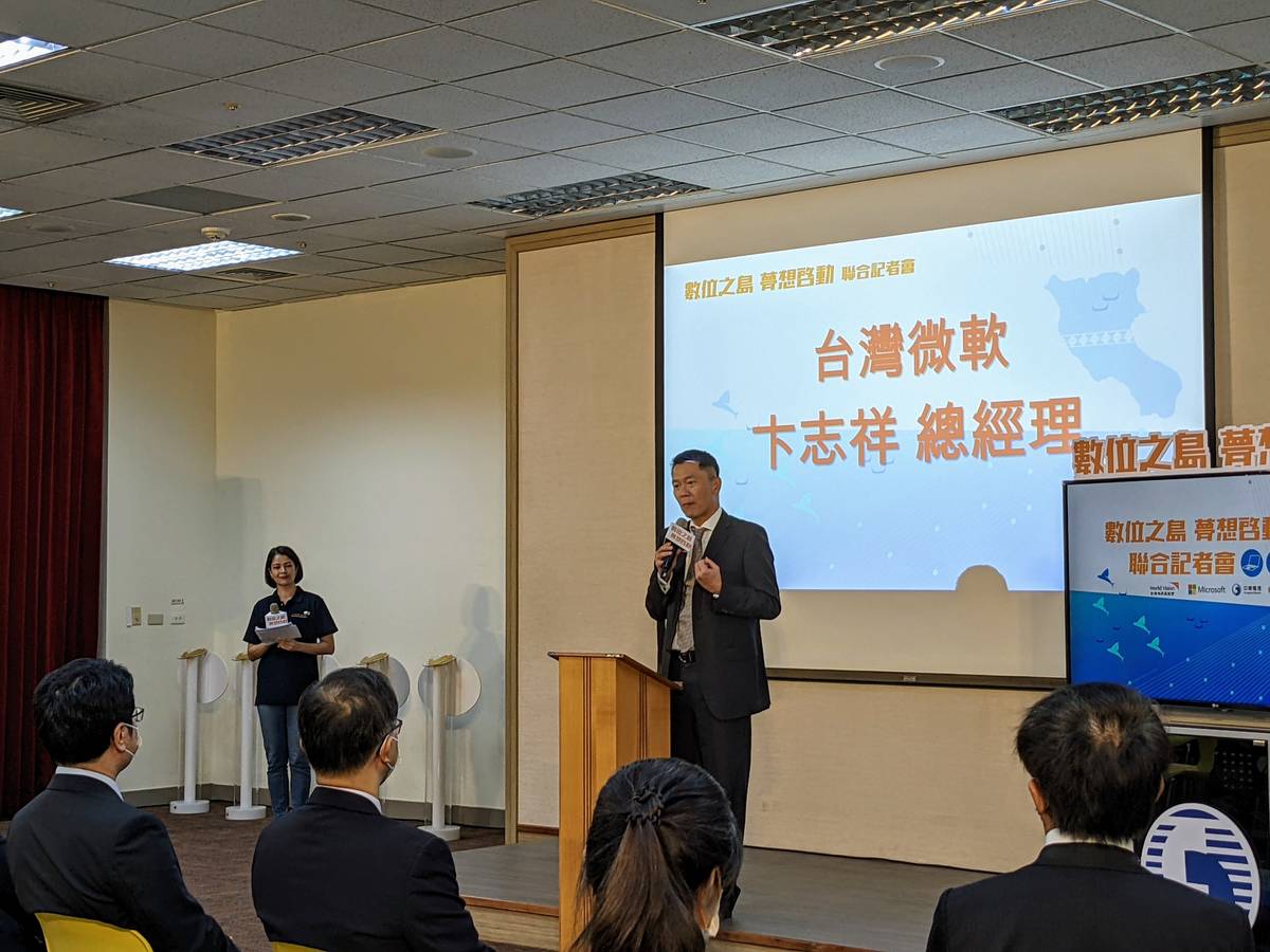 臺灣微軟總經理卞志祥期望提升弱勢家庭孩子的學習品質