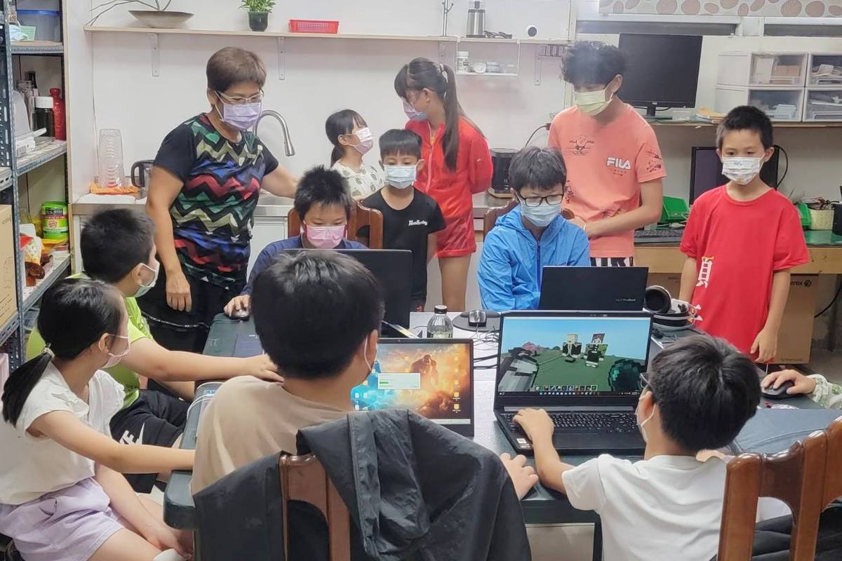 臺東順天書屋以「臺東元宇宙」為主題，規劃暑期夏令營，引導學童將順天宮及鄰近書屋的北町日式建築群搬進Minecraft世界當中。