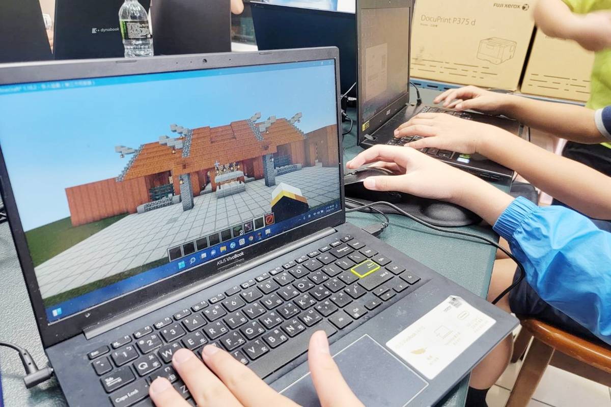 臺東順天書屋以「臺東元宇宙」為主題，規劃暑期夏令營，引導學童將順天宮及鄰近書屋的北町日式建築群搬進Minecraft世界當中。