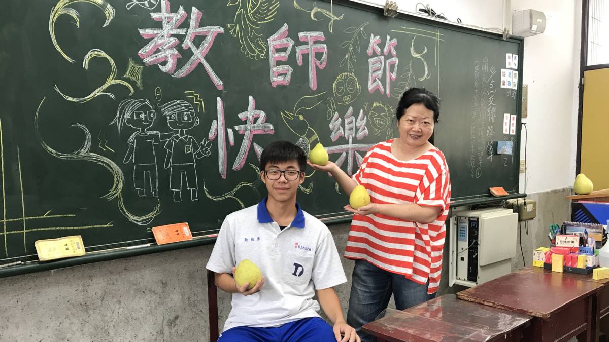 對學生相當用心的萬添珍老師今年獲得星雲教育獎典範教師(圖片來源：達德商工提供)