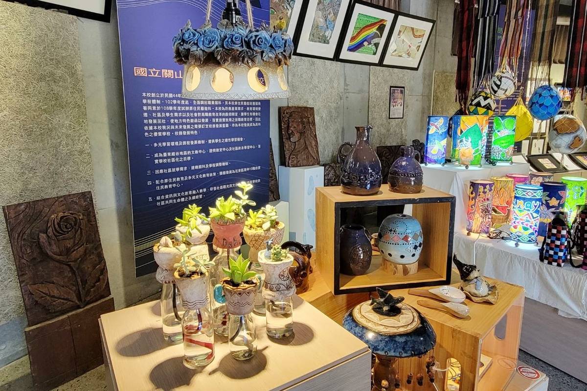 史前館「原住民青年藝術節」邁入第10屆，關山工商原住民藝能科連續10年全勤參與，展現文化與藝術的豐碩學習成果。