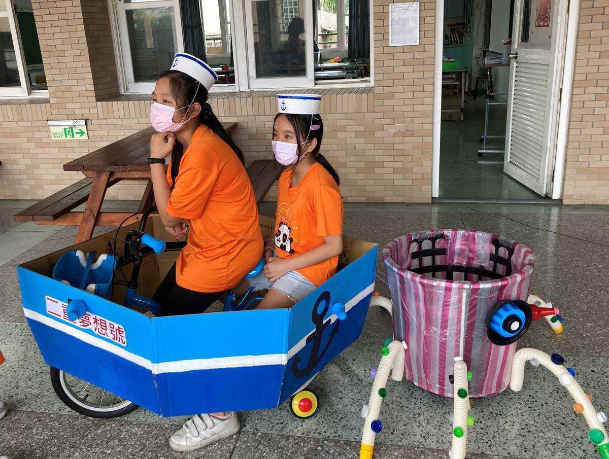 二重國小學生製作章魚回收車作品