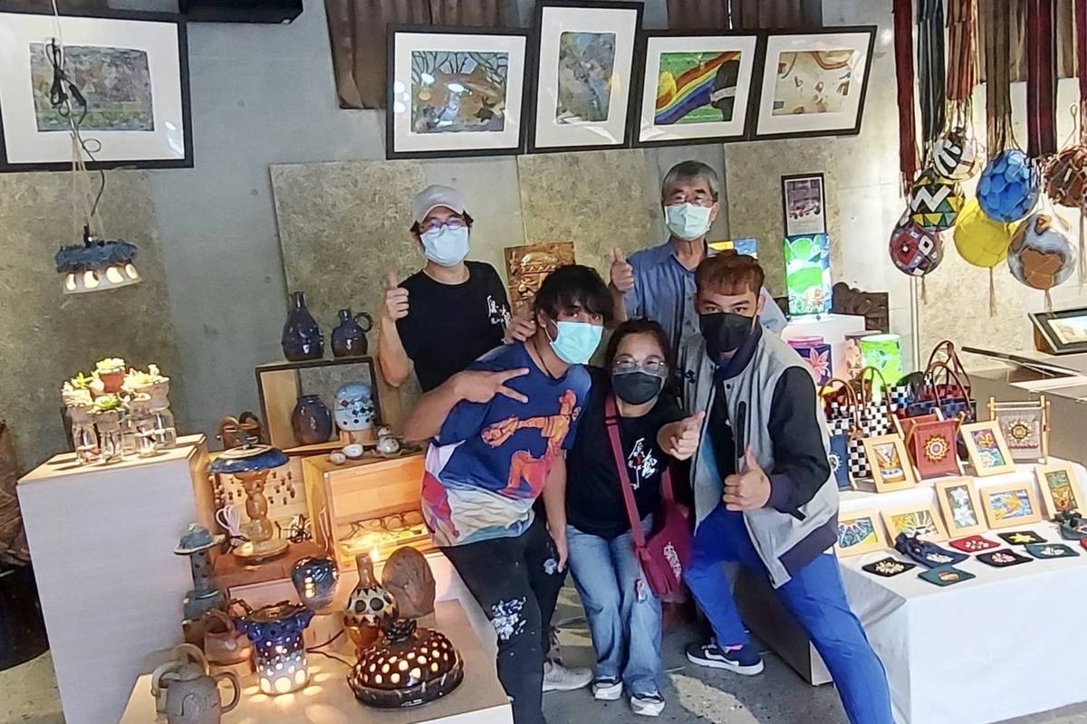 關山工商原藝科今年迎來改制為職科的第1屆畢業生，不僅在國立臺灣史前文化博物館原藝節展出驚艷成果，升學表現也同樣亮眼。
