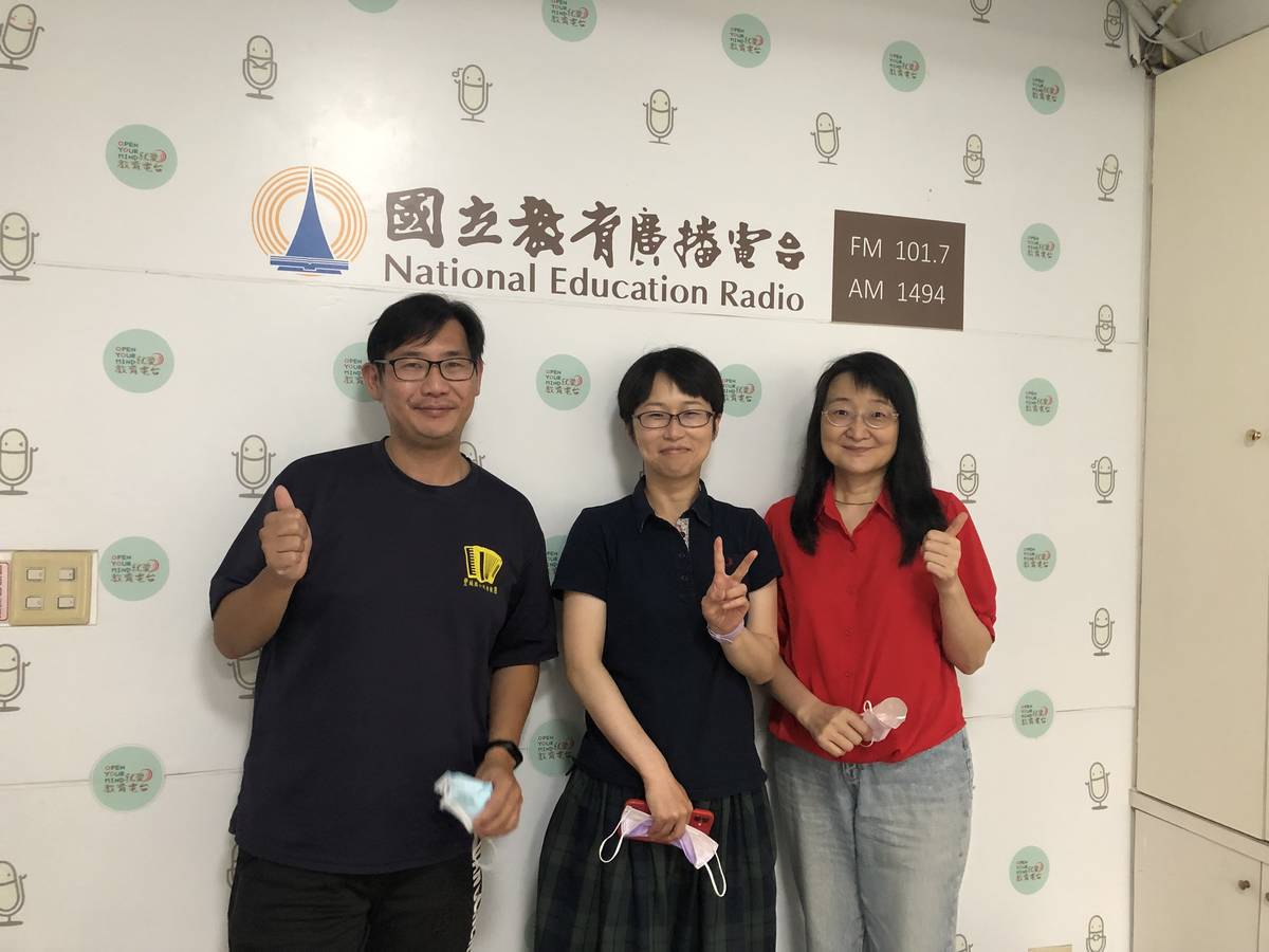 來賓路子(中)於主持人