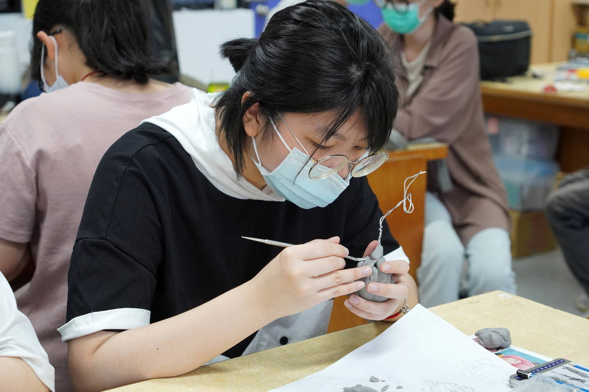 大葉大學多媒體學程暑期模型營讓新生體驗模型製作(圖片來源:大葉大學)
