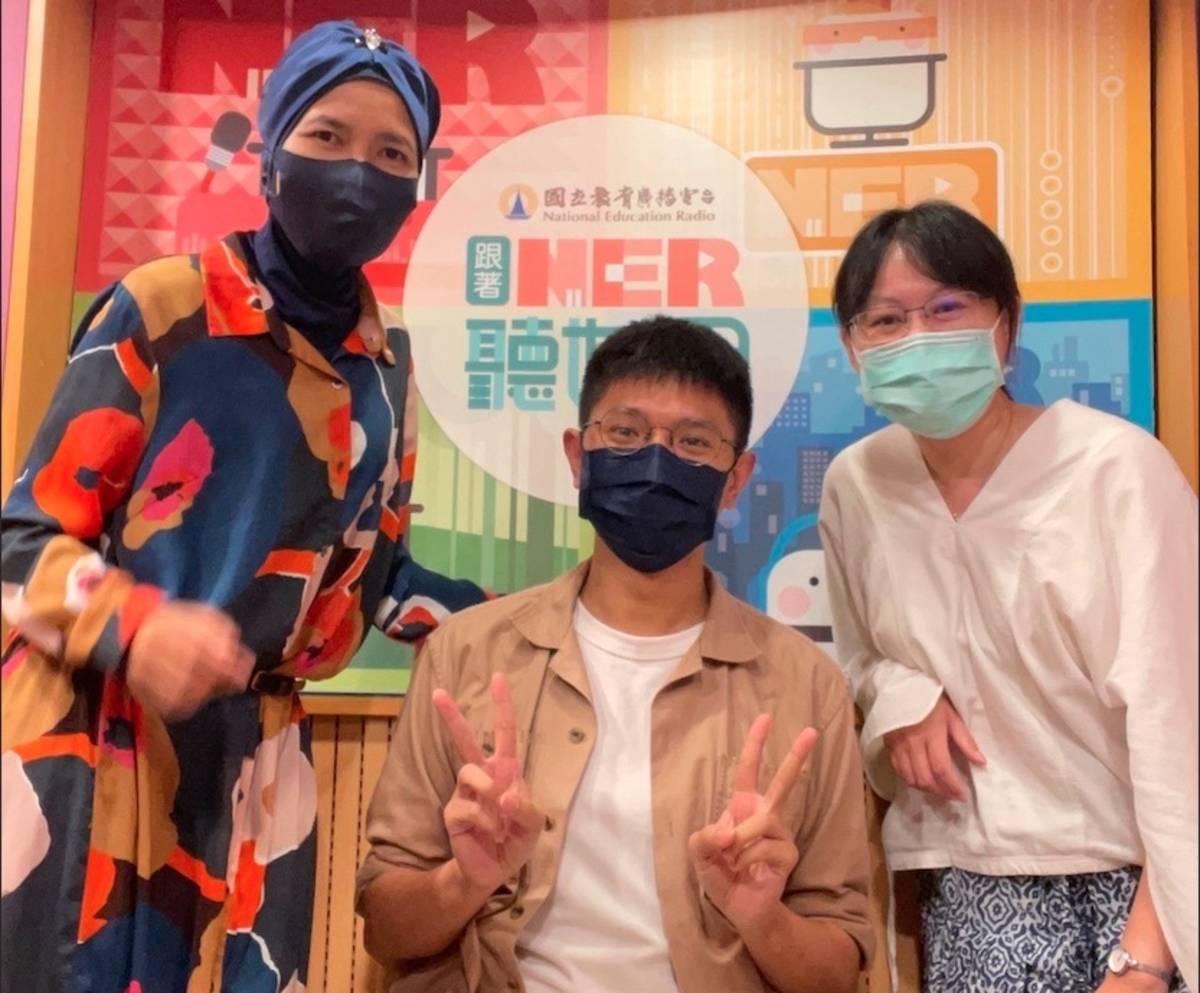 許純鎰（中）