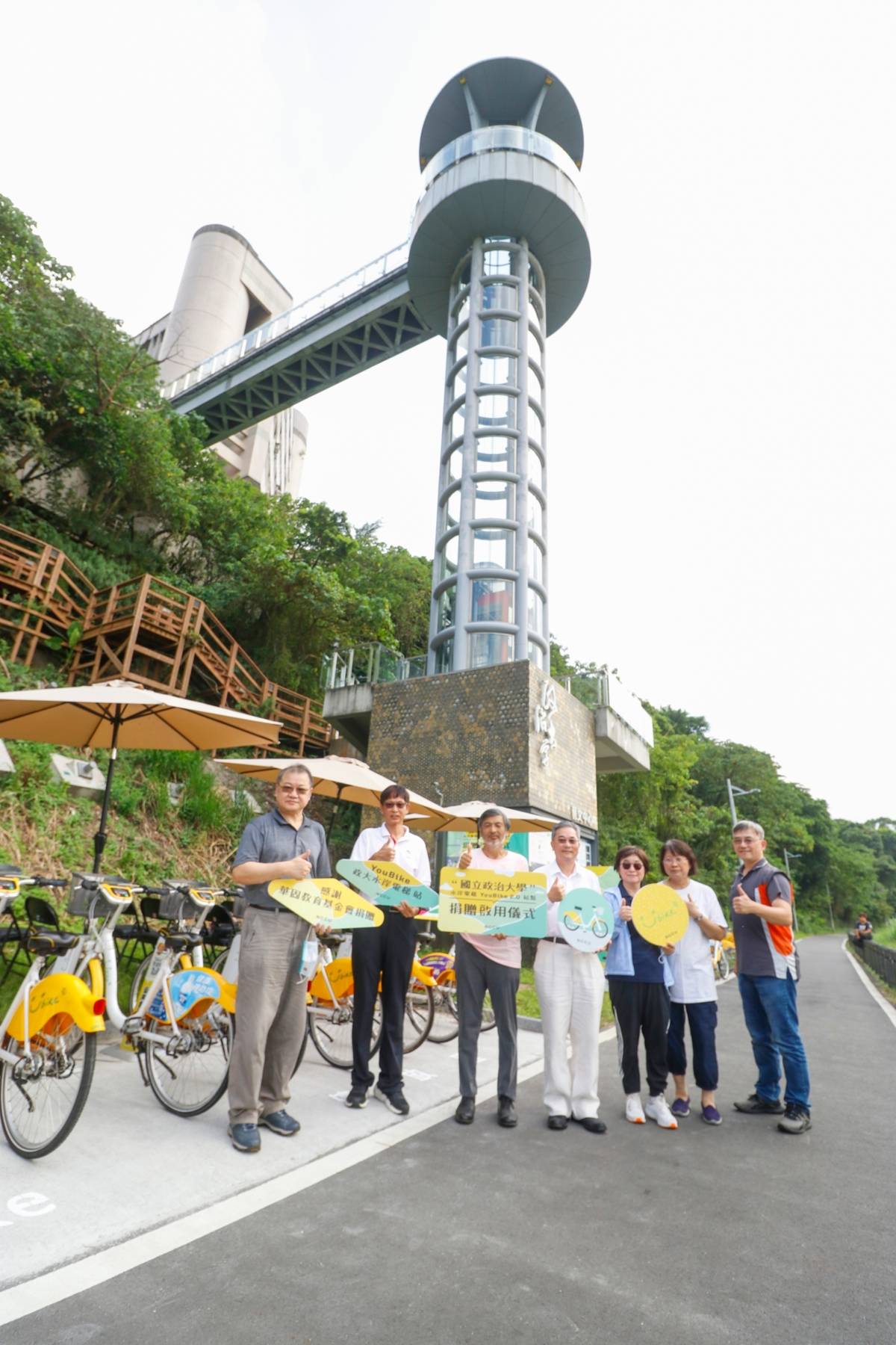YouBike2.0校園捐贈首例  政大水岸電梯成打卡景點