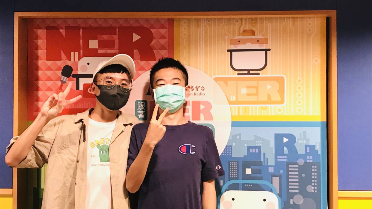 師大附中 暈船研究社（左）社長梁耘謙（右）副社葉聿睿