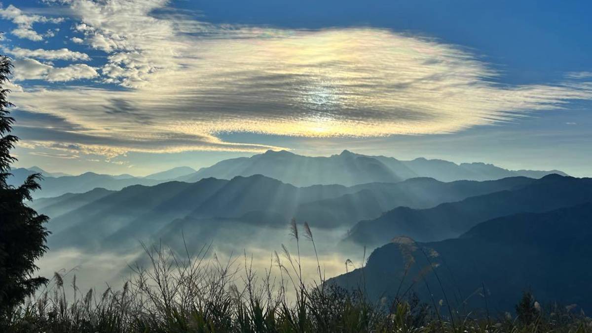 The epic sunrise Claire got to experience in Alishan