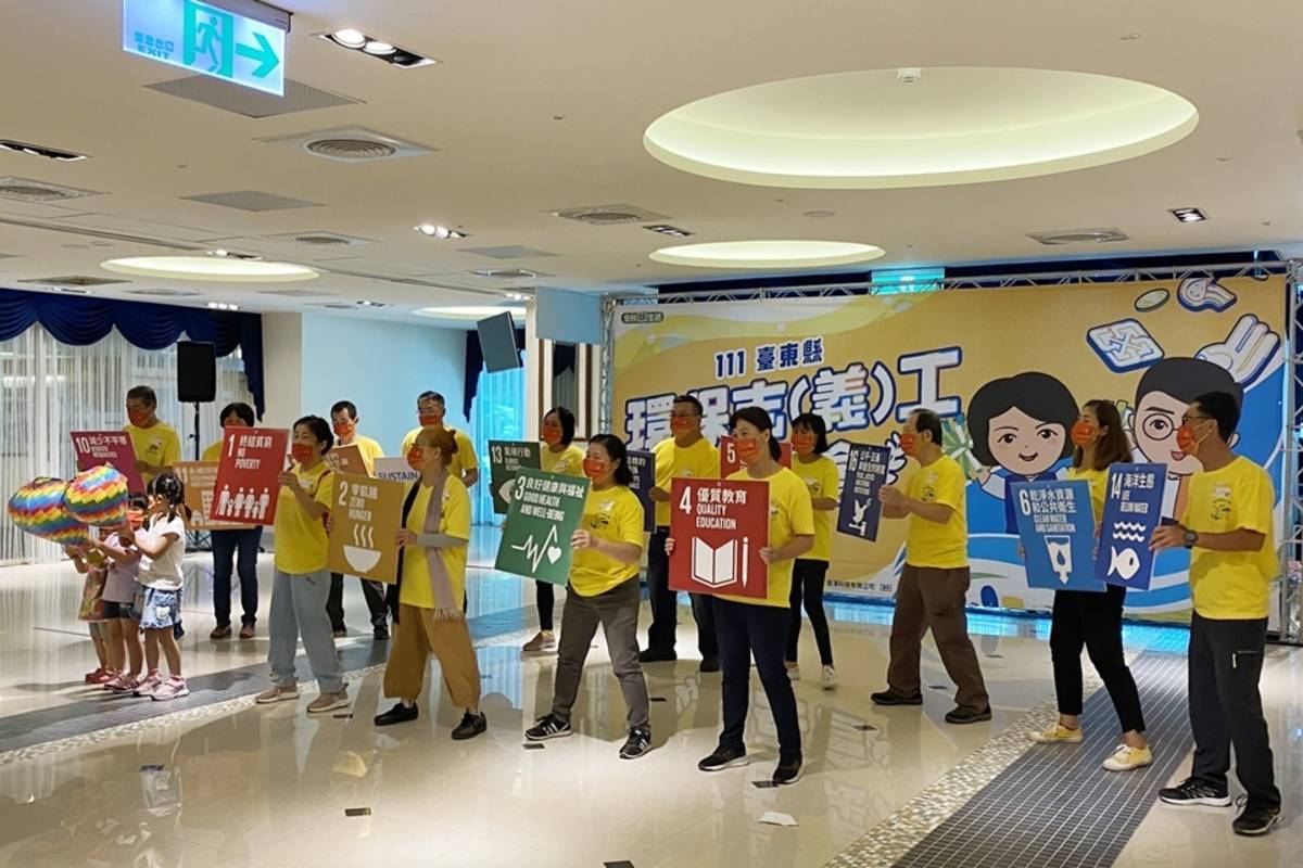 因疫情停辦2年的臺東縣環保志工群英會，終於在今(29)日復辦，上百位志工共襄盛舉。