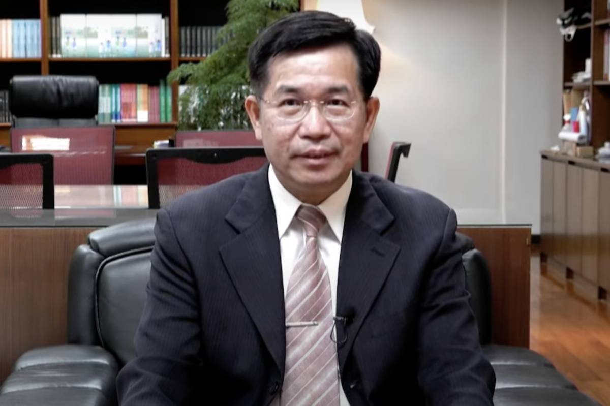 教育部長潘文忠說，相信作品的豐富設計能量可以讓大家有滿滿的感動。