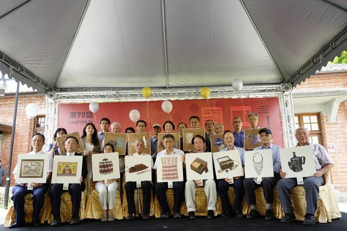 臺北市長柯文哲出席「第70話—臺北市立文獻館典藏特展」開幕記者會