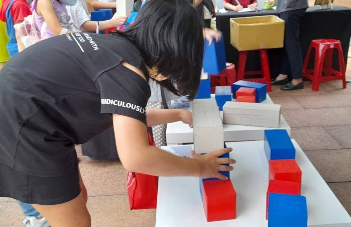 東山國小學童體驗「小小建築師的火箭挑戰」
