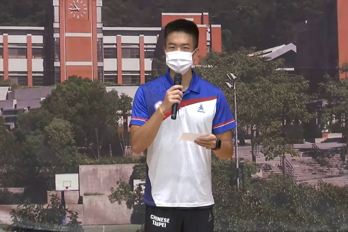 榮獲東奧射箭團體賽銀牌選手鄧宇成以畢業校友身分感謝北市府和教育局優化射箭訓練場地