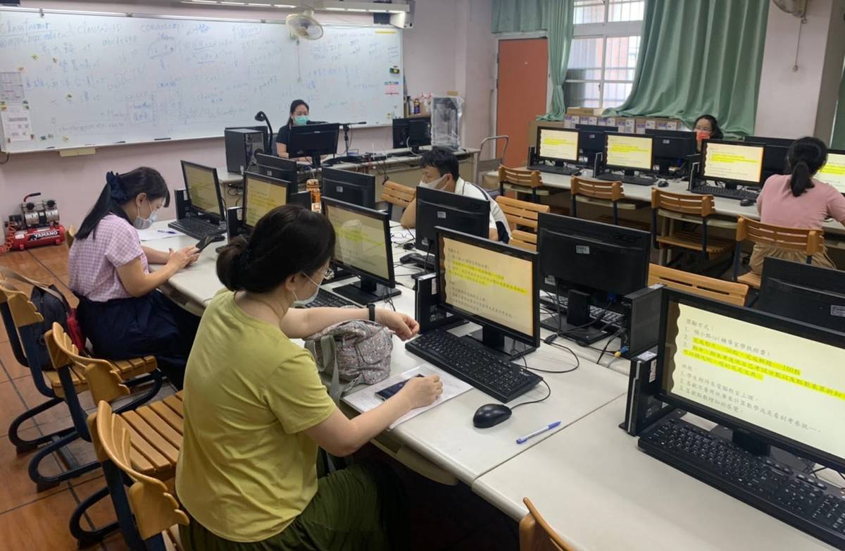 文林國小辦理科技化學習扶助教師專業社群進行教學分享