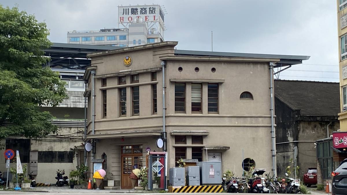 頂街歷史派出所的外觀表現了當時的美學特色