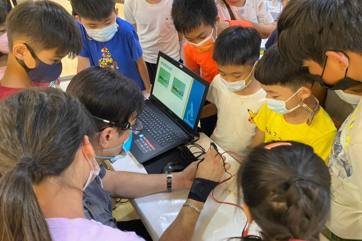 青發處電蝕刻DIY體驗課程結合電學實驗、工藝技術及視覺藝術