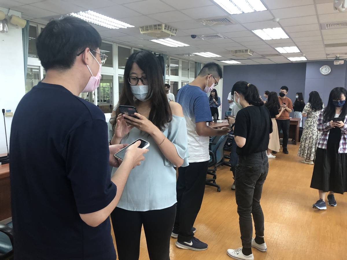 新進教師現場立即操作校園通APP各項功能