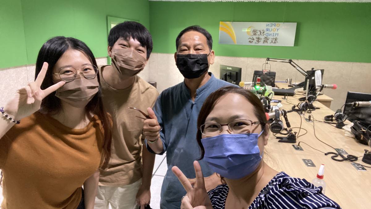 岡聯牧場門市部第二代已經回鄉接手學習經營