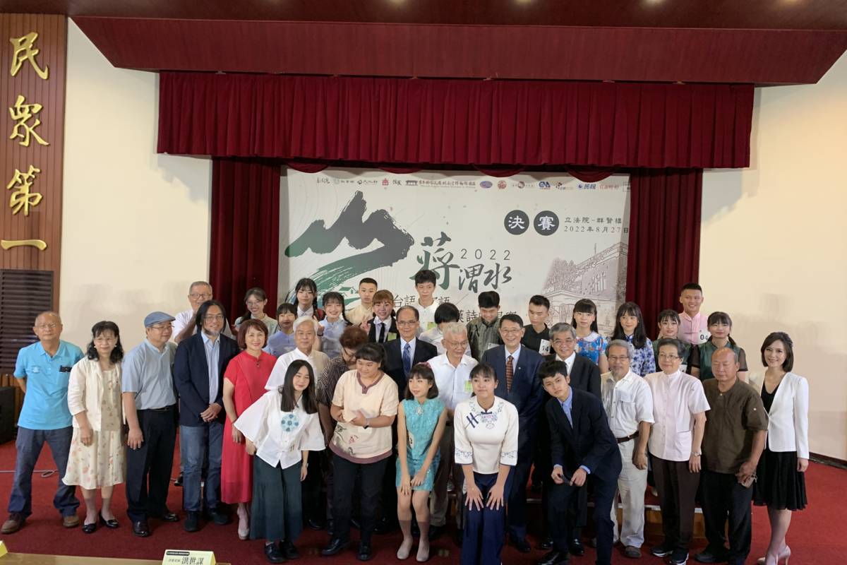 參賽者與評審等大合照(邱祐慶攝)