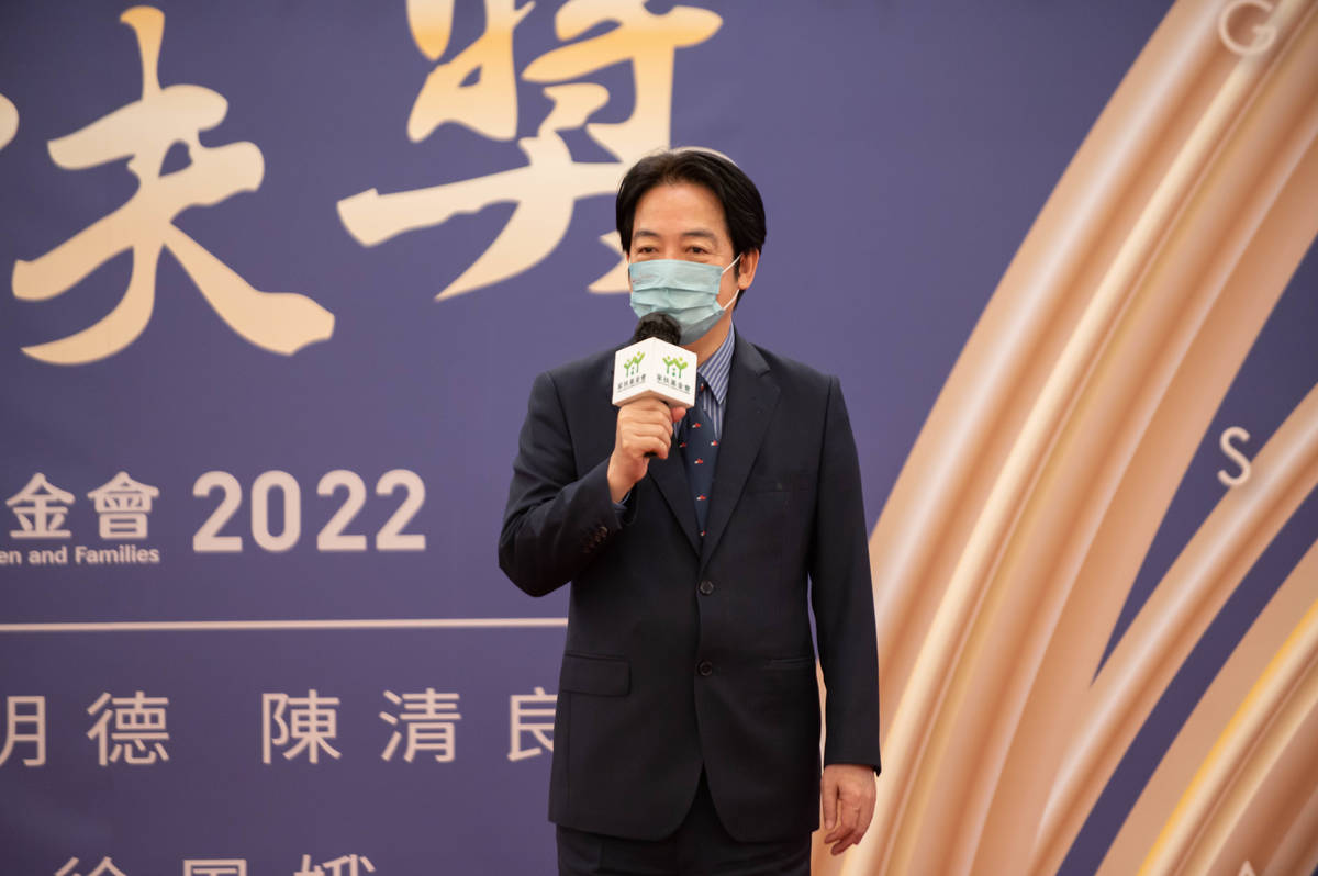 賴清德副總統鼓勵家扶傑出青年，並呼籲大眾凝聚力量讓愛不斷炊（家扶基金會提供）