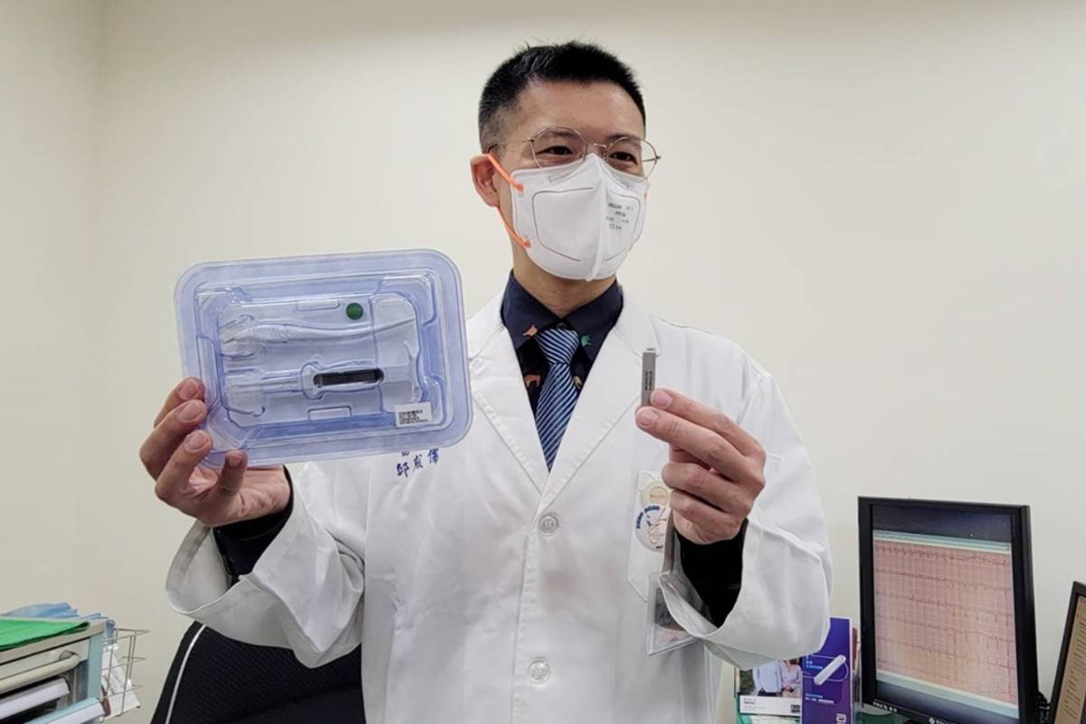 長期關注心血管健康領域的臺灣雅培醫療器材公司，捐贈臺東馬偕醫院10套「植入式心臟監測設備」。