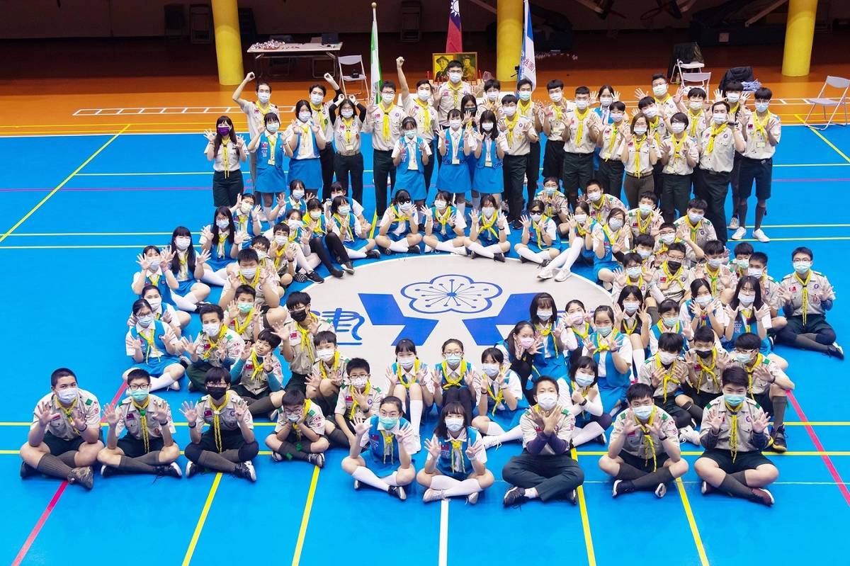 魏秋子（後方前排右四）認為，童軍活動可以養成獨立的性格