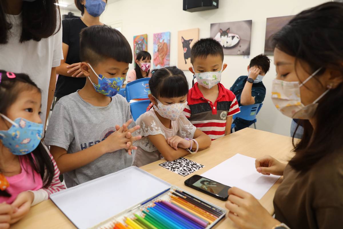 親子一起到動物之家中繼園區學習似顏繪小卡DIY