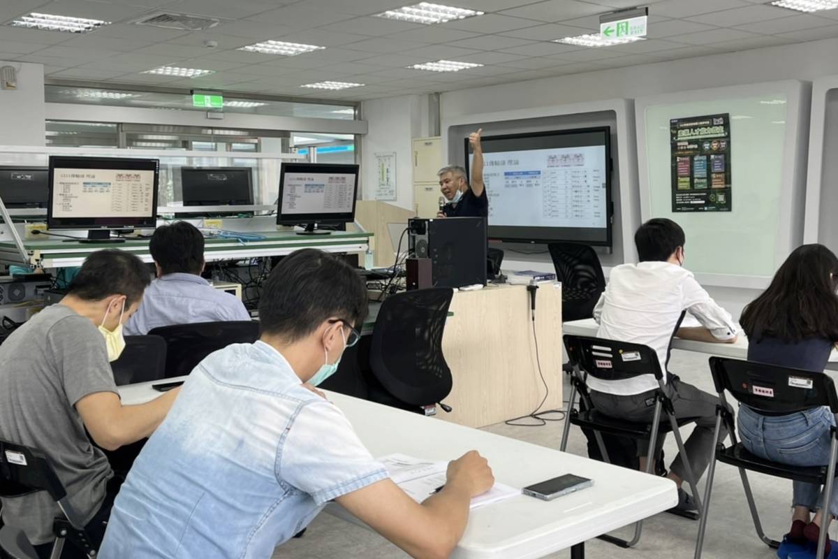 龍華科大攜手電電公會  培育初級天線設計工程師人才