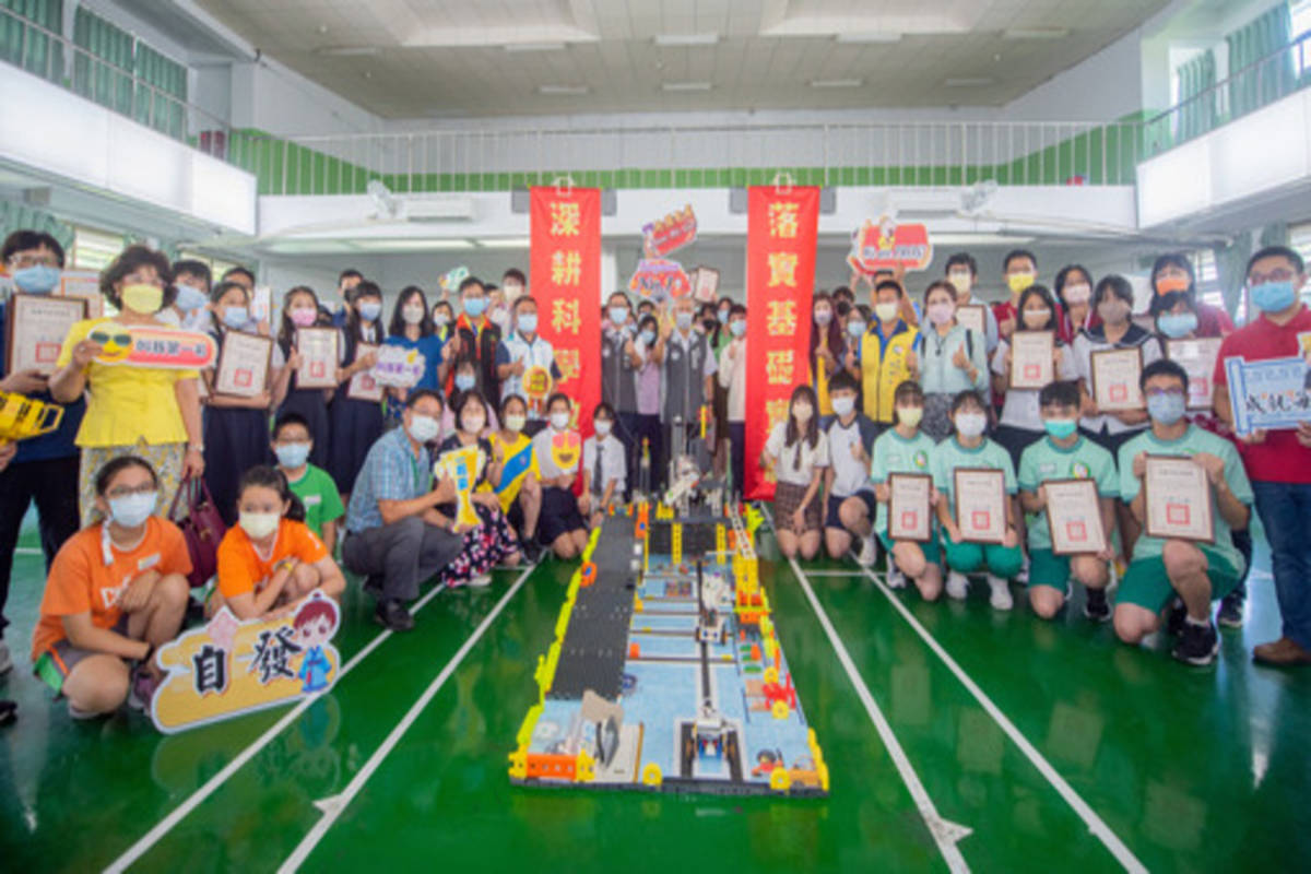 桃園市教育局舉行「科學盛宴 創意無限」頒獎典禮，表揚參加科學競賽表現優異的桃園學子 (桃市府提供)