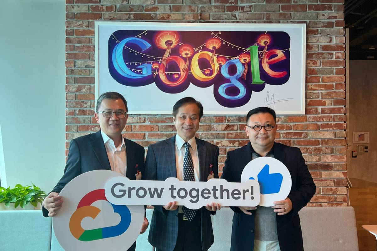 右起Google Cloud臺灣總經理謝良承、東海大學校長張國恩、中華電信資訊技術分公司總經理林昭陽。