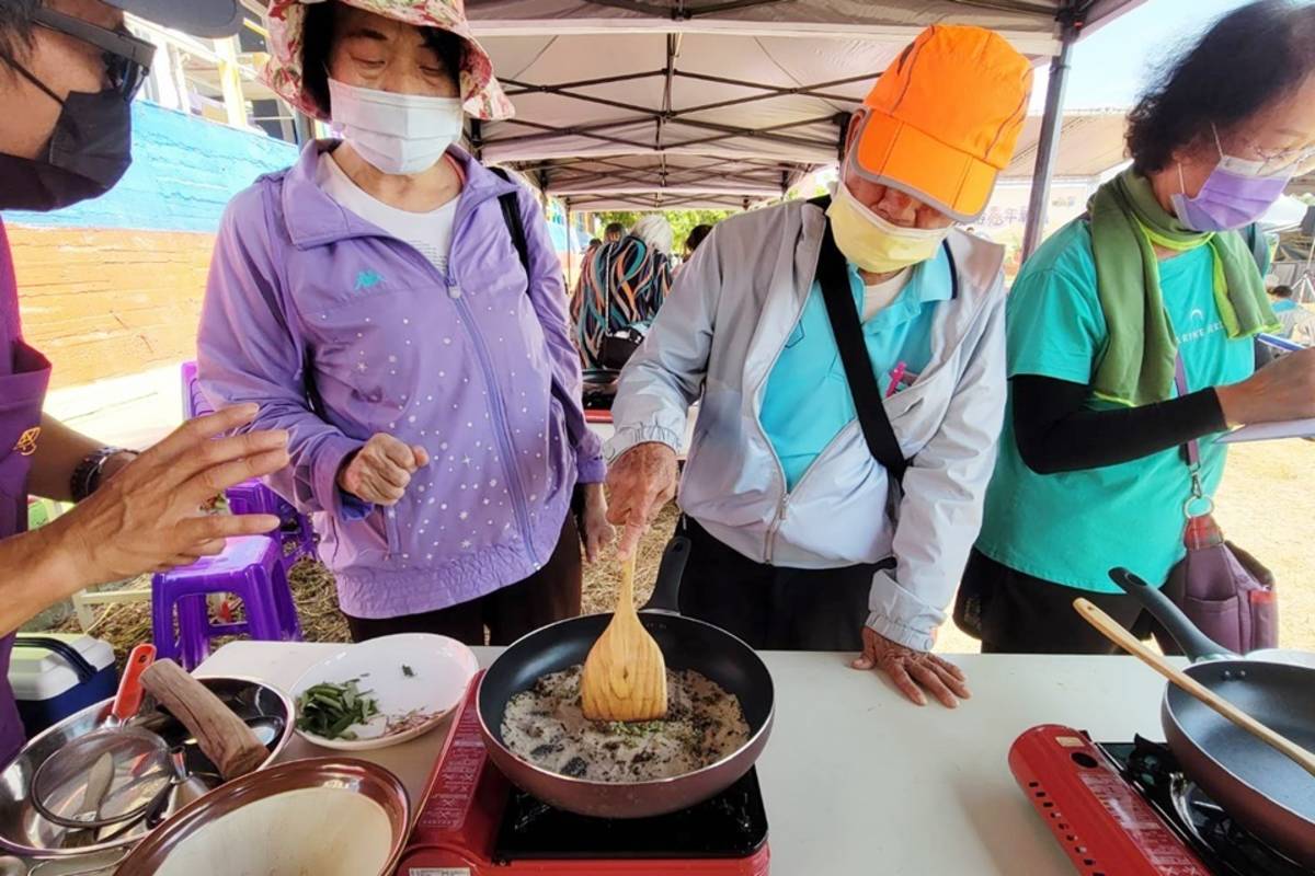 集結花蓮、臺東2縣8個農會共同辦理的「花東米其鄰農業體驗嘉年華」，規劃50個農業體驗攤位、美食市集、木虌果小學堂等豐富內容。