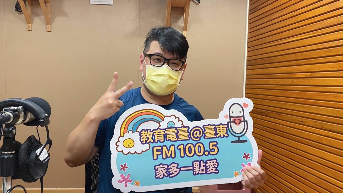 世界展望會臺東中心林典潁督導分享青少年使用網路情形