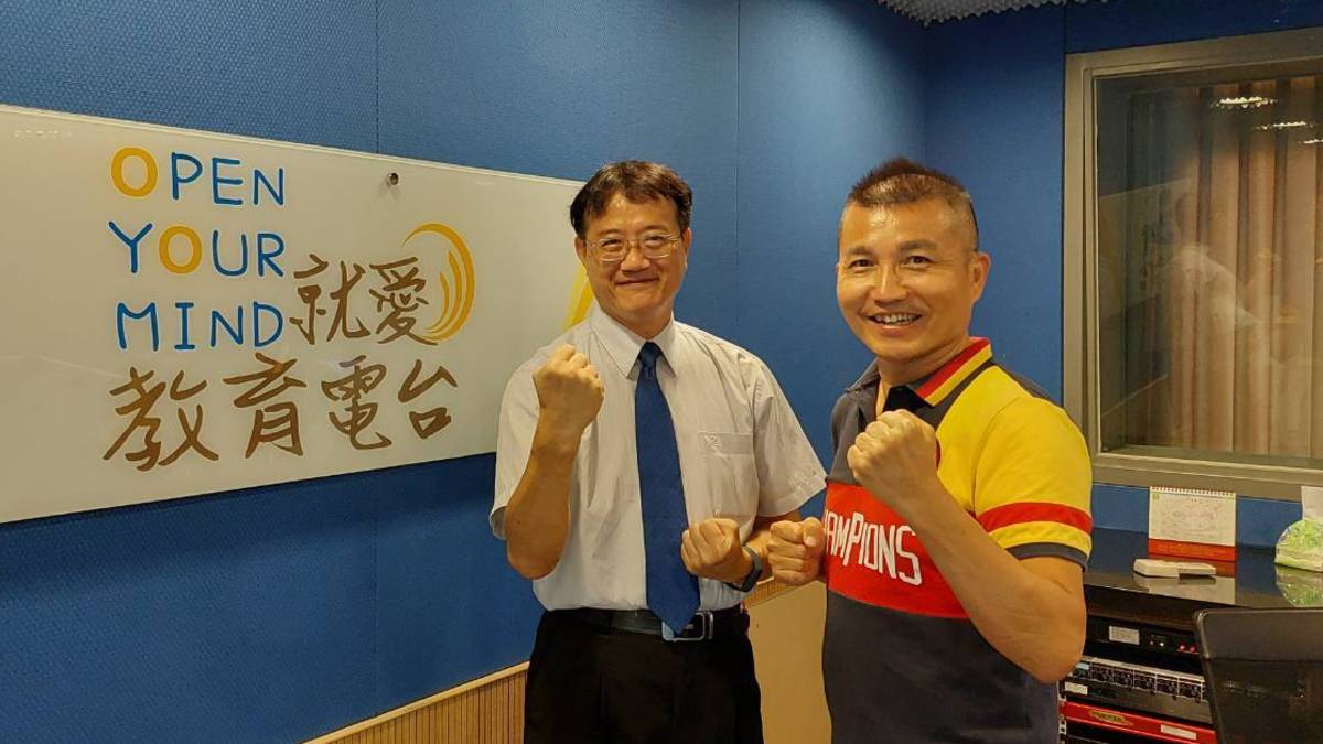 南開科技大學林正敏代理校長與常罡合影   