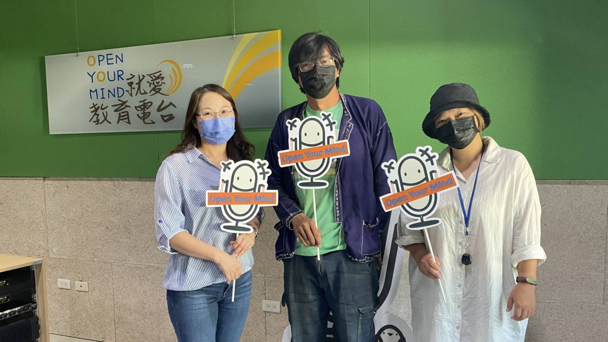 「水牛哥」高一鑫(中)學習牛耕與養牛已經十年