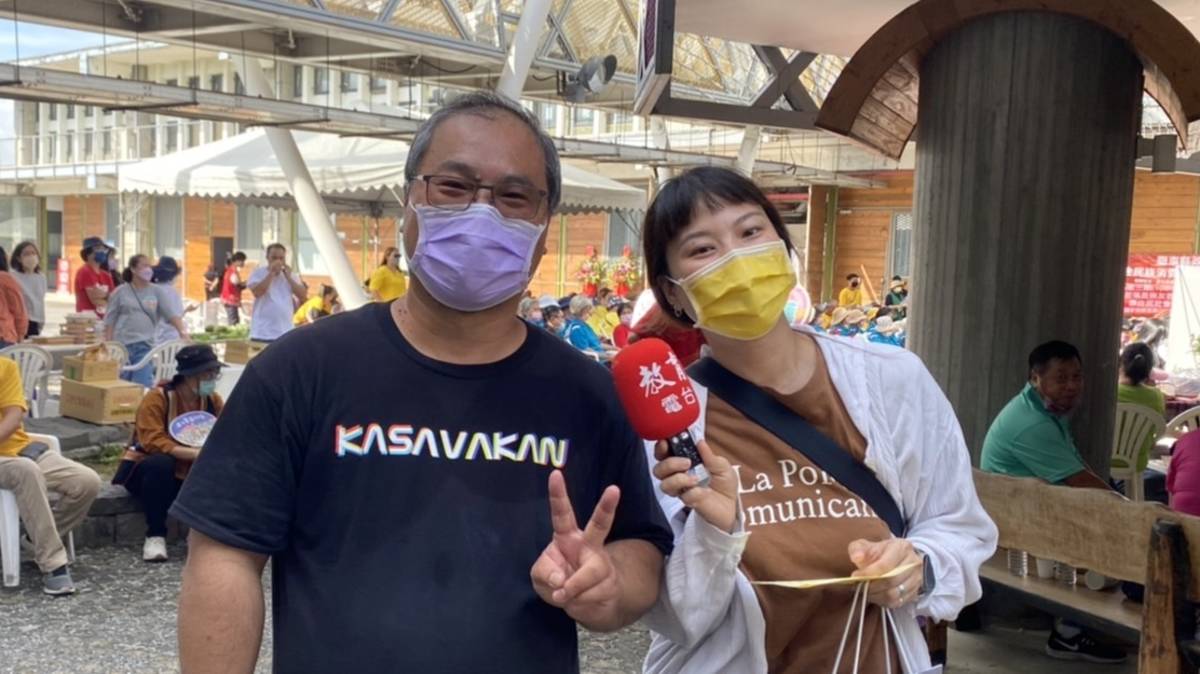 臺東大學教授張育銓(左)擔任指導顧問