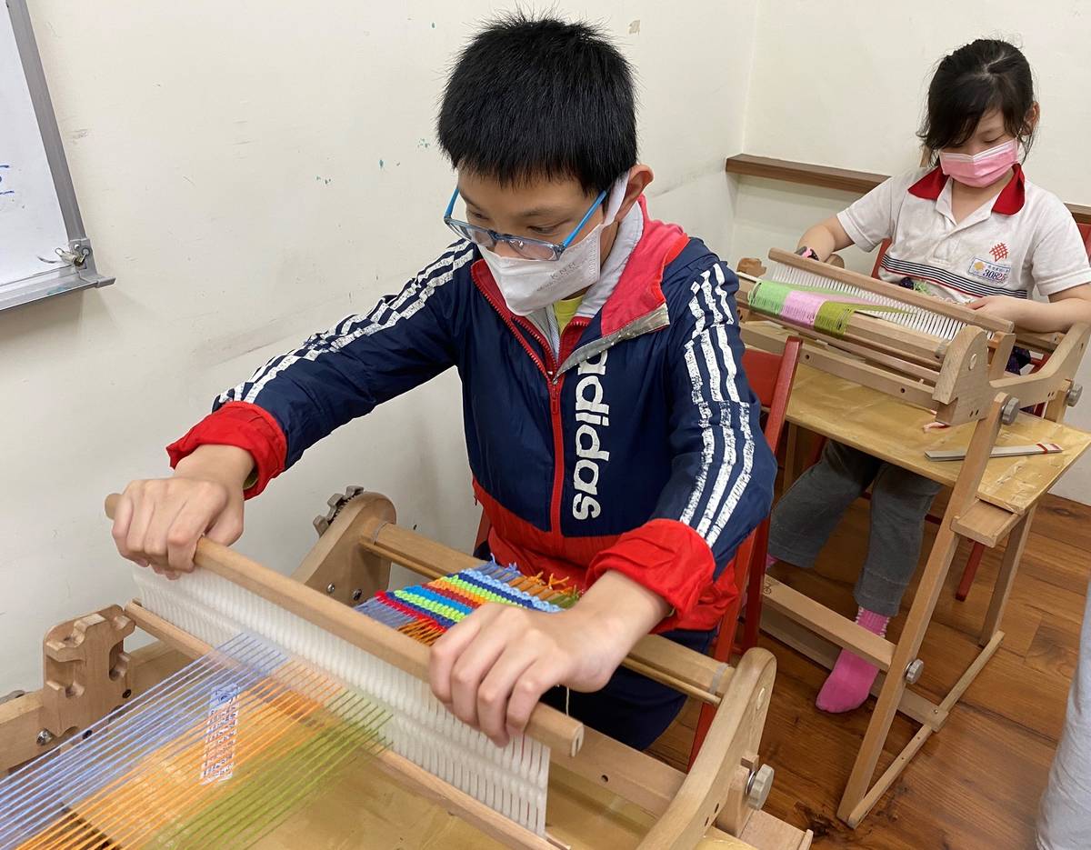德音國小學生學習使用產業最新編織設計獨一無二的特色創客作品