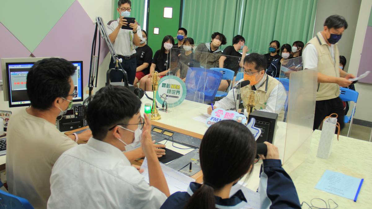 1110923林祺宏記者  +永仁高中小主播訪問~黃偉哲市長