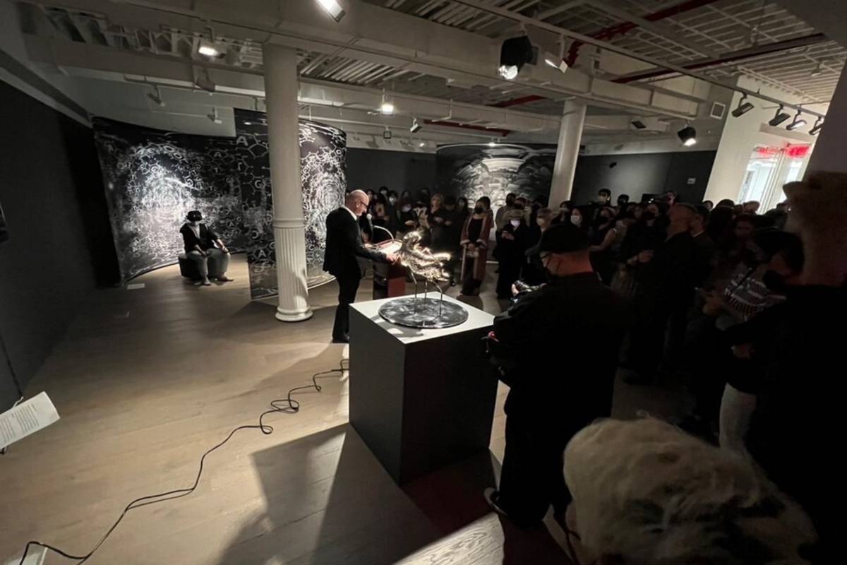 臺灣新媒體藝術家黃心健首次紐約大型個展「我們稱做家的資料」在普拉特曼哈頓藝廊（Pratt_Manhattan_Gallery）舉行貴賓預覽場，吸引眾多人到場參與 (文化部提供)