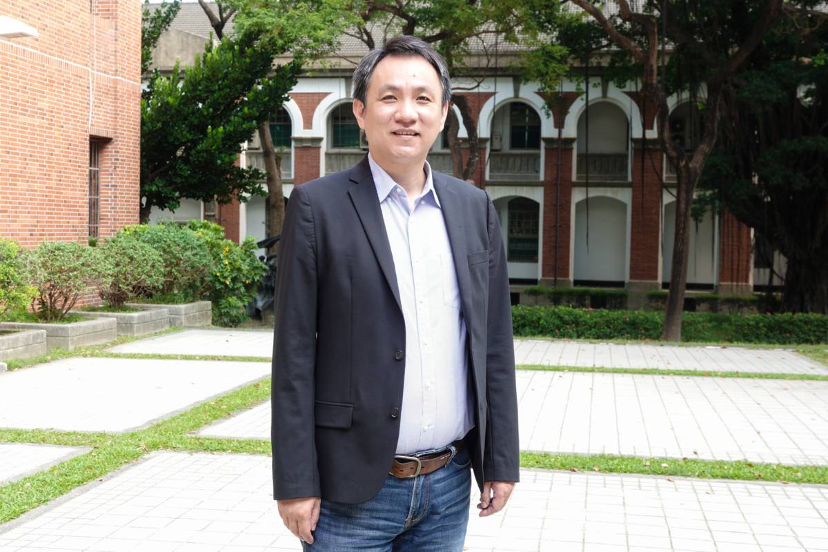 成功大學教務長經濟系教授蔡群立榮獲111年教育部友善校園-大專校院傑出導師獎
