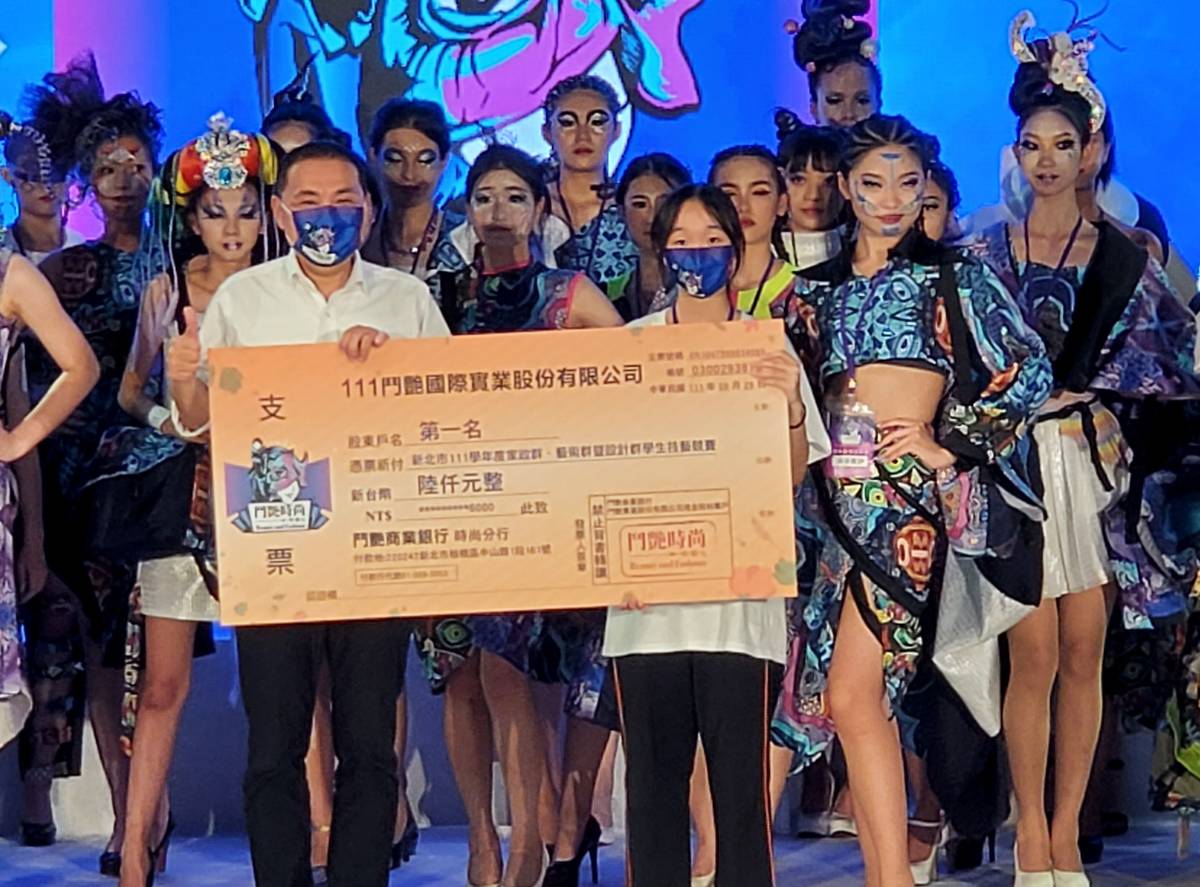 莊敬高職吳文馨榮獲服裝設計競賽第1名