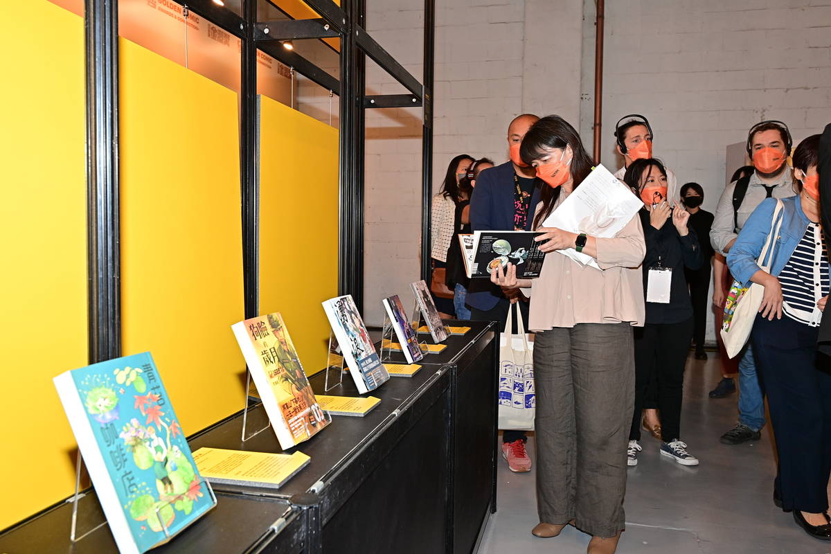 文化部次長李靜慧參與金漫獎特展導覽 (文化部提供)